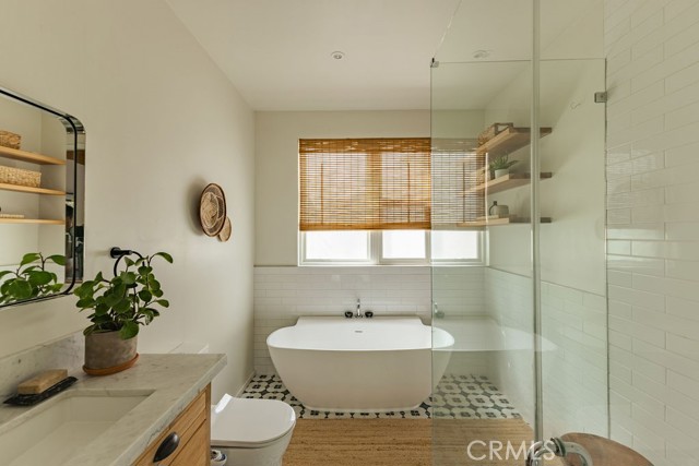 Detail Gallery Image 10 of 28 For 4128 Baywood St, Los Angeles,  CA 90039 - 4 Beds | 3 Baths