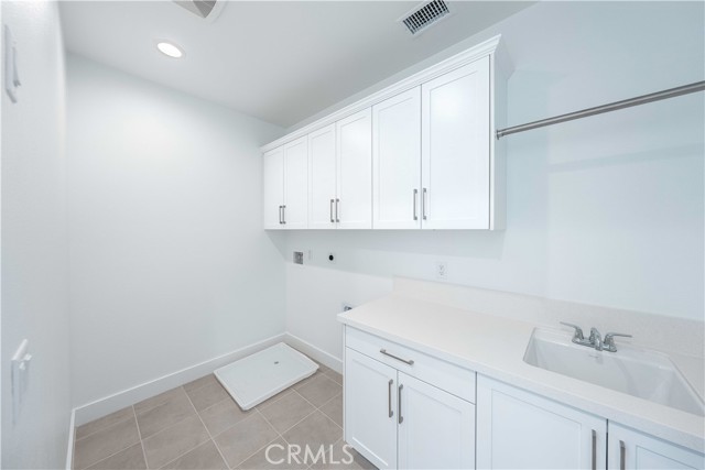 27554 Elderberry Dr, Valencia CA: https://media.crmls.org/medias/174114f7-c08d-40f6-9c3b-499df5388de5.jpg