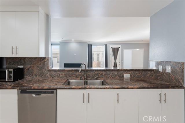 Detail Gallery Image 7 of 48 For 5350 White Oak Ave #413,  Encino,  CA 91316 - 2 Beds | 2 Baths