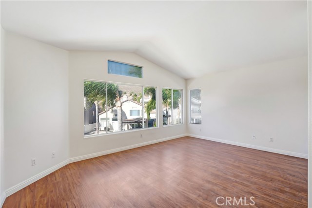 624 Linden Circle, Corona CA: https://media.crmls.org/medias/17415810-26dd-43e1-bbcf-c3983141e436.jpg