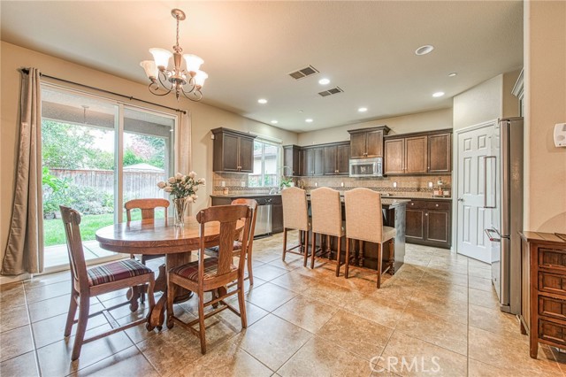 Detail Gallery Image 7 of 26 For 7141 N Lead Ave, Fresno,  CA 93711 - 4 Beds | 3 Baths