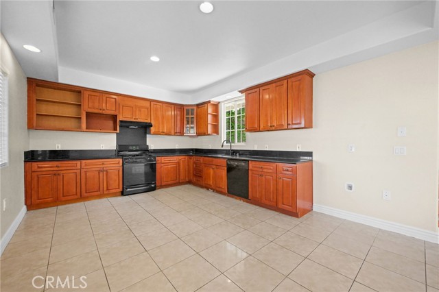 Detail Gallery Image 16 of 64 For 2057 Bush, Santa Ana,  CA 92706 - 4 Beds | 3 Baths