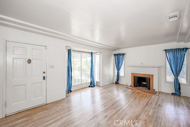 709 N Howard Street, Glendale CA: https://media.crmls.org/medias/1743ee39-0cc7-40e9-83e0-b437d84de6cb.jpg