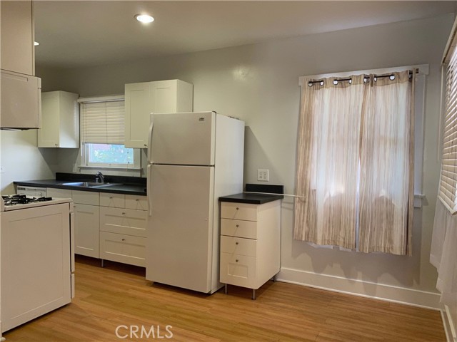 Detail Gallery Image 3 of 9 For 701 Mira Monte Pl, Pasadena,  CA 91101 - 1 Beds | 1 Baths