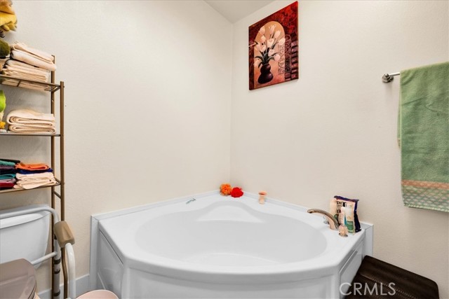 6293 Mojave Avenue, 29 Palms CA: https://media.crmls.org/medias/17451828-0c91-4fd7-bd99-d460d8d4491f.jpg