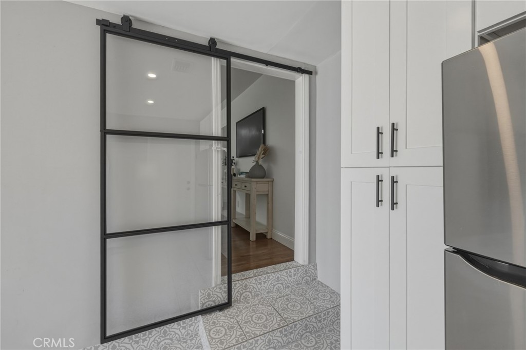 https://media.crmls.org/medias/1746a0fd-0d35-4033-96c8-f08651485a89.jpg?preset=X-Large