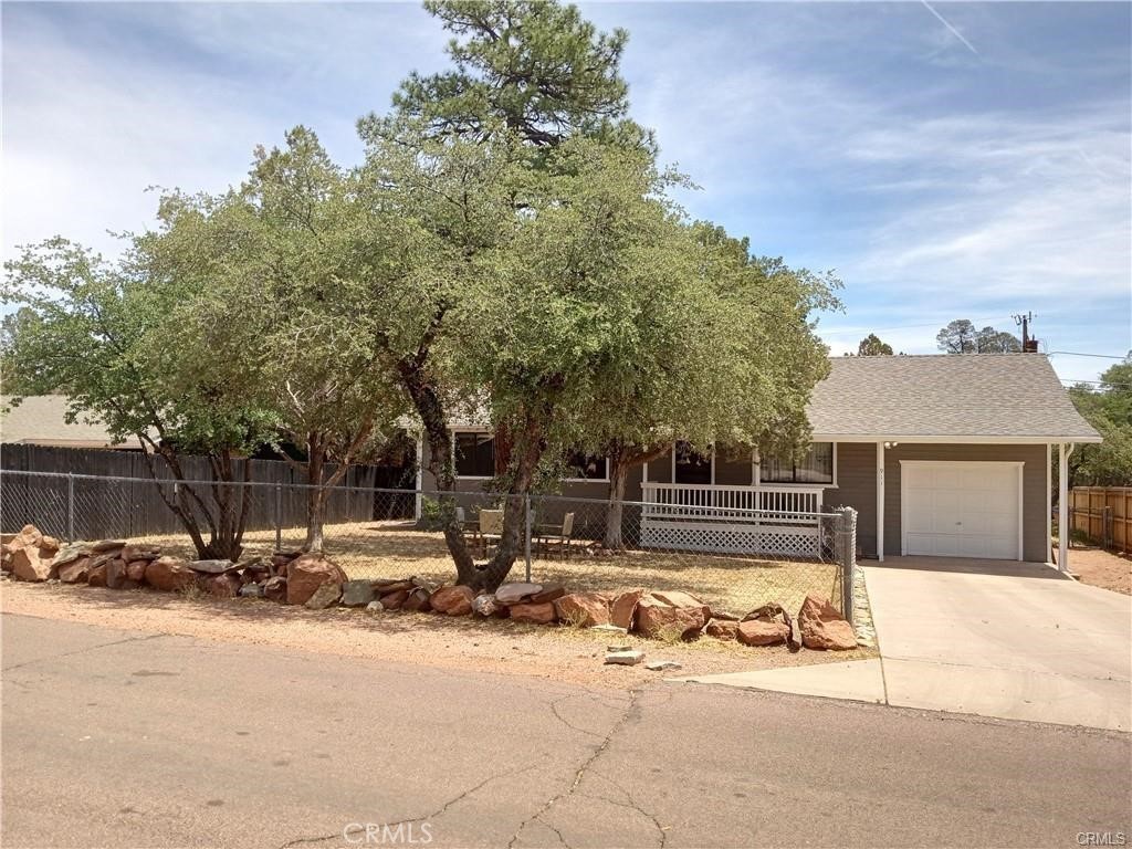911 E Lone Pine Circle, Outside Area (Outside Ca), AZ 85541