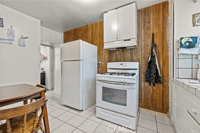 608 E Main Street, Santa Paula CA: https://media.crmls.org/medias/17470384-deb3-47c2-961e-43497aa36eca.jpg