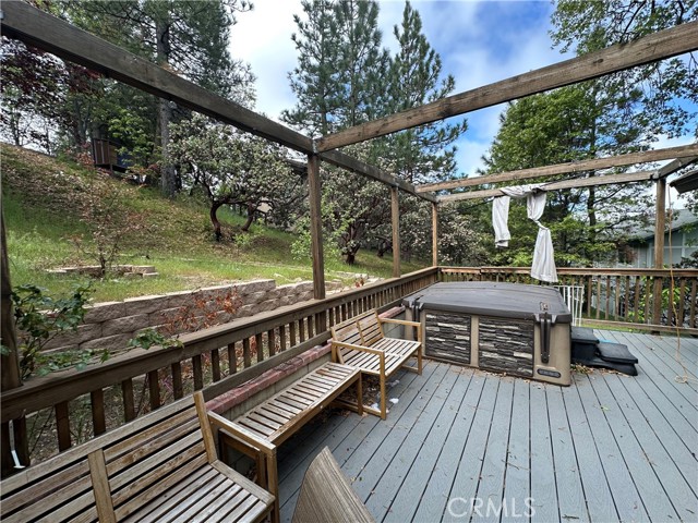 1286 Aleutian Drive, Lake Arrowhead CA: https://media.crmls.org/medias/17484684-7801-4d0f-9090-b6e9da3a174c.jpg