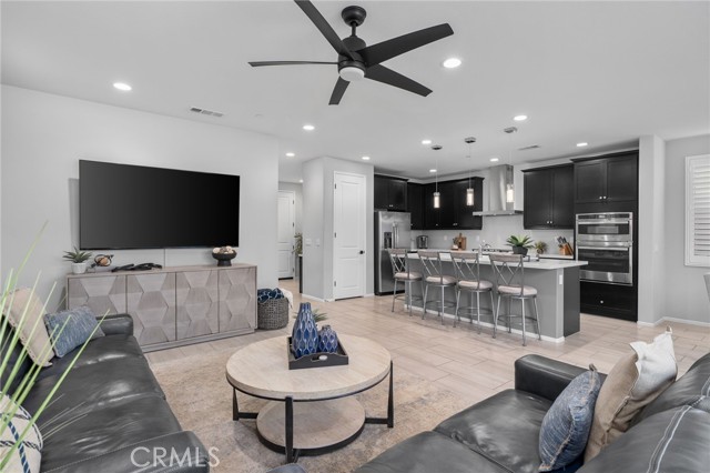 16076 Pesaro Lane, Fontana CA: https://media.crmls.org/medias/174859be-0a2c-4743-ab70-6c33d1185648.jpg