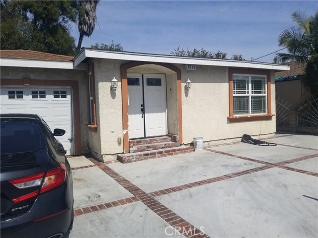 11871 162nd, Norwalk CA: https://media.crmls.org/medias/17487932-0e9d-4514-9fc5-14cf21b0fa7f.jpg
