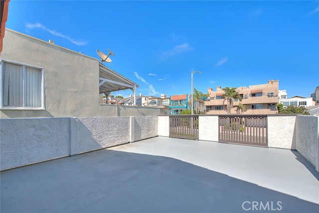 Detail Gallery Image 17 of 20 For 833 Monterey Bld, Hermosa Beach,  CA 90254 - 2 Beds | 2 Baths