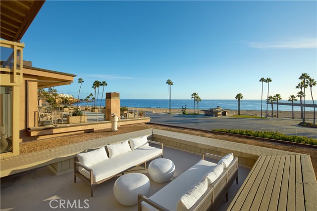 Detail Gallery Image 2 of 33 For 3024 Breakers Dr, Corona Del Mar,  CA 92625 - 7 Beds | 5/1 Baths