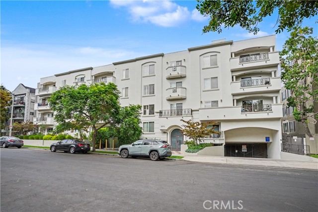 1878 Greenfield AVE Unit: 204