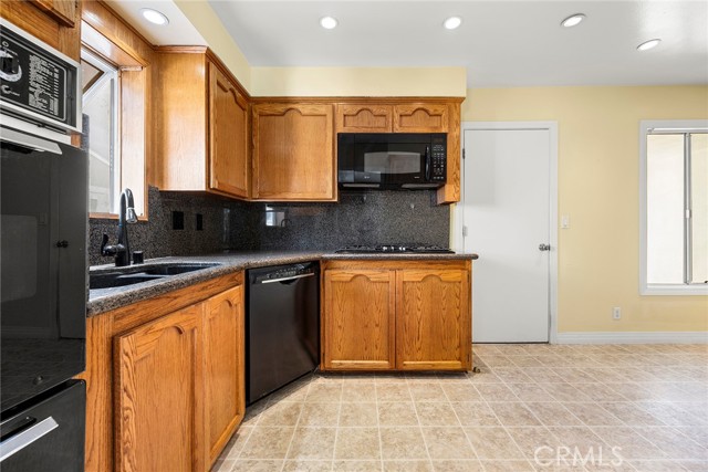 Detail Gallery Image 9 of 30 For 319 Moonbeam Dr, Placentia,  CA 92870 - 3 Beds | 2 Baths