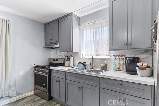 1142 E Century Boulevard, Los Angeles CA: https://media.crmls.org/medias/174ac911-4b6e-4dfa-80e4-362571c7381c.jpg