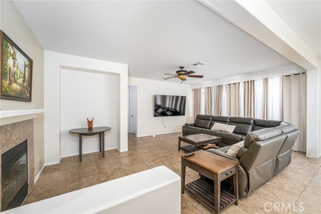 Detail Gallery Image 13 of 43 For 476 Peregrine Ln, San Jacinto,  CA 92582 - 5 Beds | 4 Baths