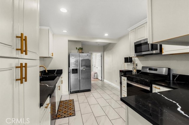 Detail Gallery Image 13 of 32 For 13933 Carpintero Ave, Bellflower,  CA 90706 - 3 Beds | 2 Baths