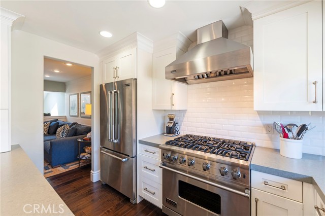 4 Santa Cruz Court, Manhattan Beach CA: https://media.crmls.org/medias/174c7f20-d2fc-406e-bead-8851d4c05c1a.jpg