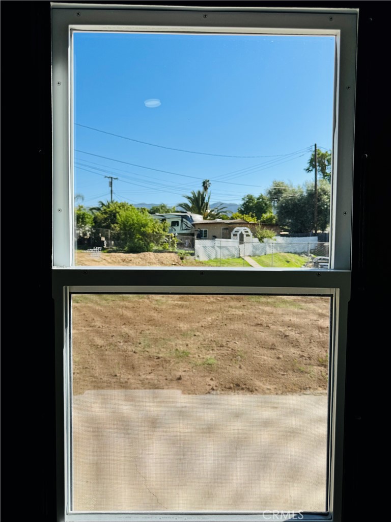 https://media.crmls.org/medias/174c816b-82d6-4616-8b4c-2ec5dbc33120.jpg?preset=X-Large