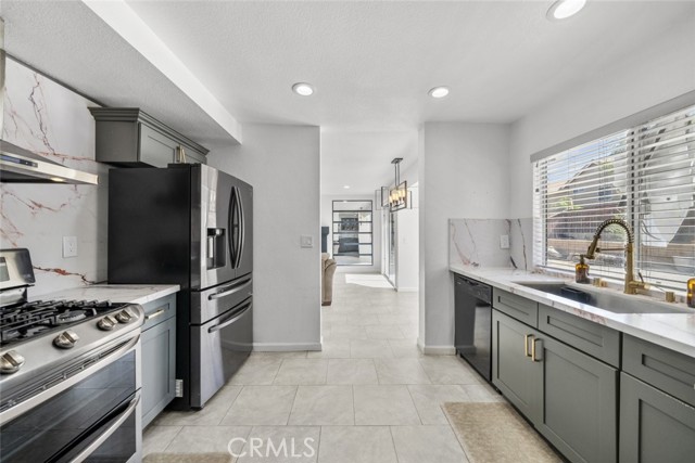 37310 Newbury Place, Palmdale CA: https://media.crmls.org/medias/174caa48-8633-4258-9340-abfd8f287755.jpg