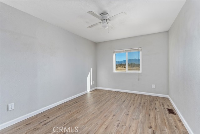 6320 Cholame Road, Phelan CA: https://media.crmls.org/medias/174cbcdf-47d8-4f24-8e7c-791b39204527.jpg