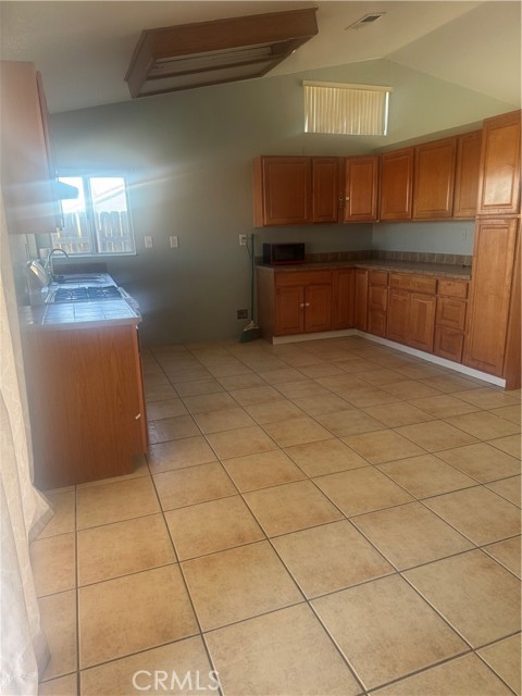 Detail Gallery Image 9 of 20 For 10606 Arlington, Adelanto,  CA 92301 - 4 Beds | 2 Baths