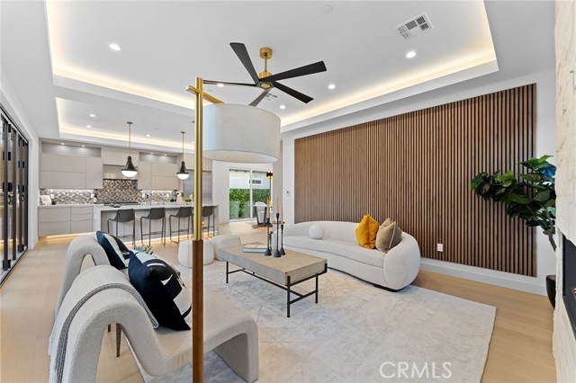 Detail Gallery Image 10 of 70 For 3932 S Minerva Ave, Los Angeles,  CA 90066 - 6 Beds | 6/1 Baths