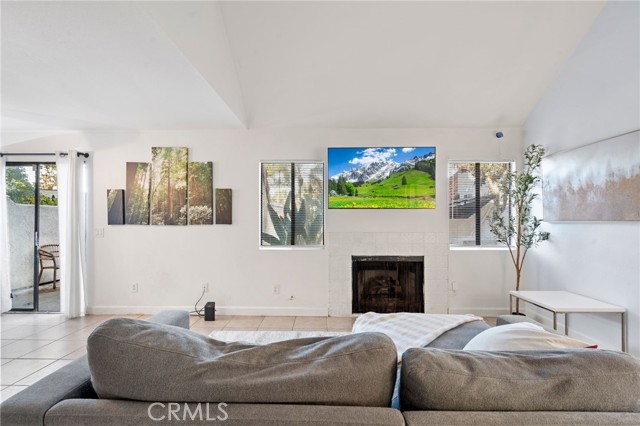 Detail Gallery Image 6 of 32 For 313 N Melrose, Vista,  CA 92083 - 2 Beds | 2 Baths