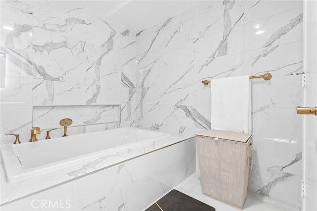 850 E Ocean Boulevard, Long Beach CA: https://media.crmls.org/medias/174f2e8a-8ffd-43ec-bb11-2c3fc519c20c.jpg