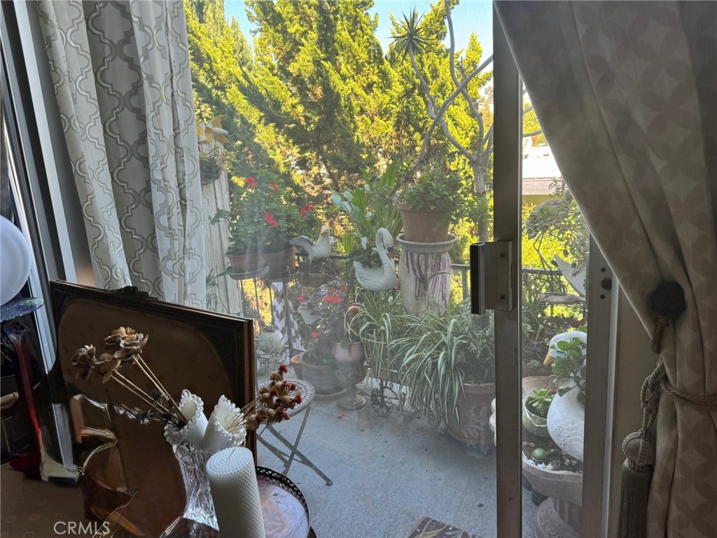 https://media.crmls.org/medias/174f4f1e-f114-4d6f-bd1a-8cef68c2c921.jpg?preset=X-Large