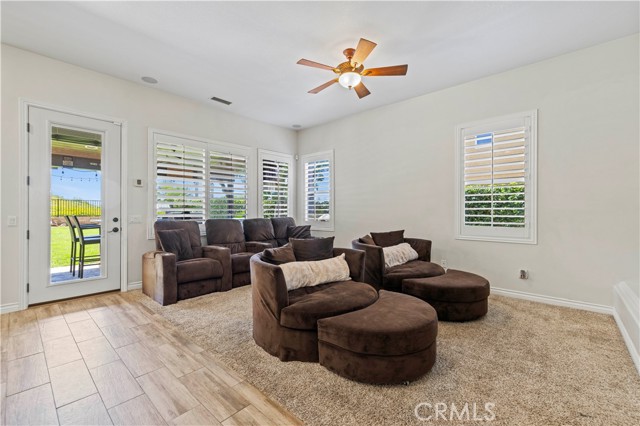 Detail Gallery Image 19 of 66 For 22020 Gold Canyon, Saugus,  CA 91390 - 5 Beds | 3/1 Baths