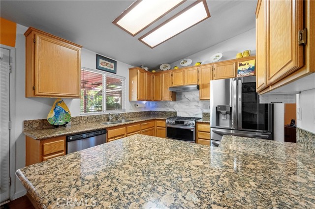 Detail Gallery Image 11 of 55 For 15070 Spring, Fontana,  CA 92335 - 5 Beds | 2 Baths