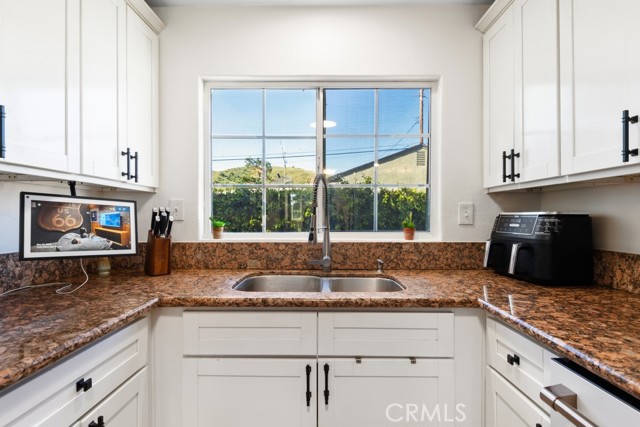 Detail Gallery Image 10 of 20 For 1711 Glenpark St, Pomona,  CA 91768 - 3 Beds | 1 Baths