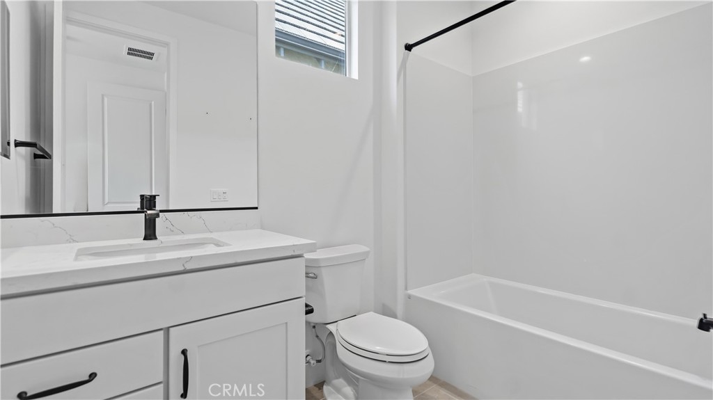https://media.crmls.org/medias/17520b39-a7e4-4a07-b215-80d8d10ba1ac.jpg?preset=X-Large