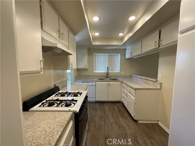 Detail Gallery Image 16 of 17 For 16841 Lynn Ln #B,  Huntington Beach,  CA 92649 - 2 Beds | 2 Baths
