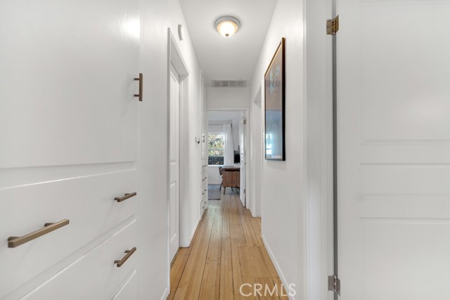 Detail Gallery Image 27 of 52 For 5727 Colbath, Valley Glen,  CA 91401 - 3 Beds | 3 Baths