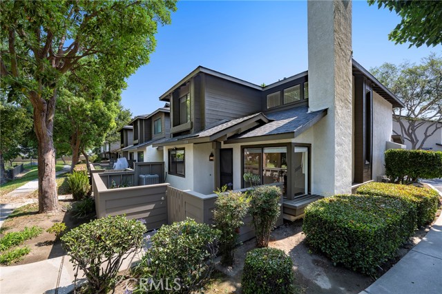 Detail Gallery Image 1 of 1 For 1336 N Schooner Ln #69,  Anaheim,  CA 92801 - 3 Beds | 2/1 Baths