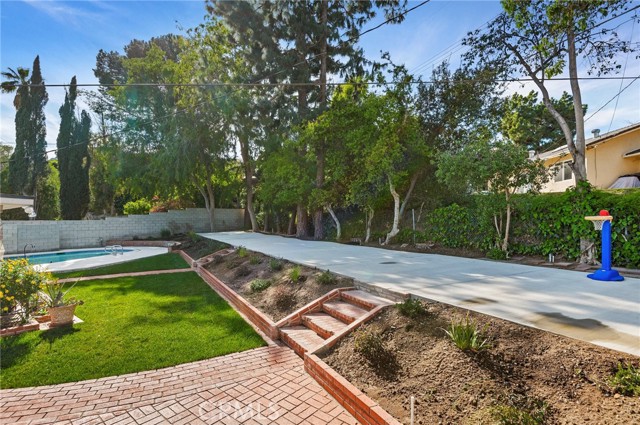 Detail Gallery Image 25 of 27 For 11917 Paso Robles, Granada Hills,  CA 91344 - 3 Beds | 2 Baths