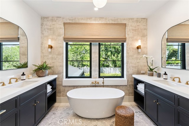 1831 Newport Hills E Drive, Newport Beach CA: https://media.crmls.org/medias/1753afd0-a0bc-4627-bff5-684bb3194334.jpg