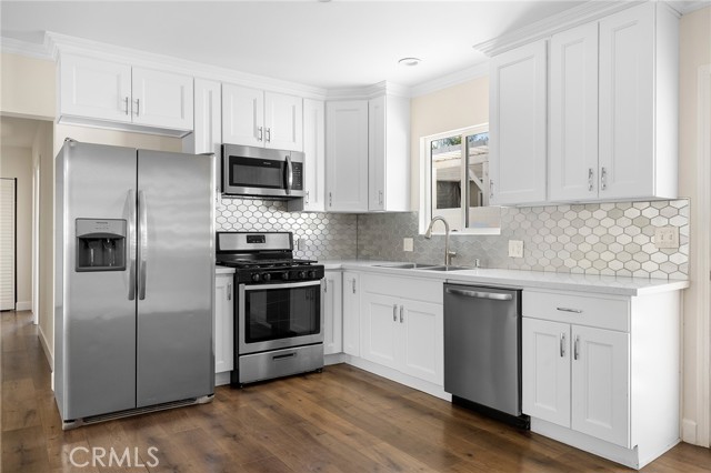 Detail Gallery Image 7 of 24 For 7058 Willis Ave, Van Nuys,  CA 91405 - 3 Beds | 2 Baths