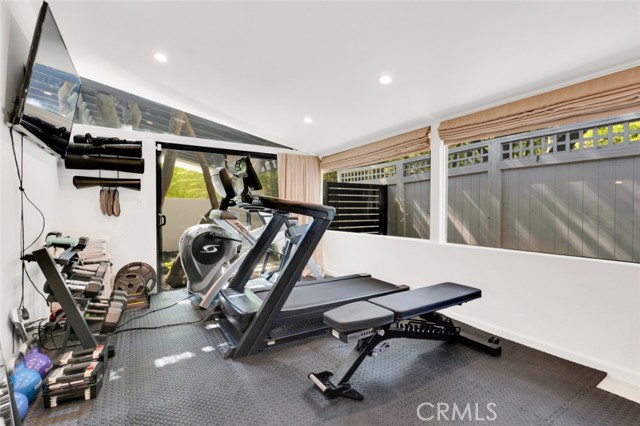 2712 N Beverly Glen Boulevard, Los Angeles CA: https://media.crmls.org/medias/17551420-6b1d-4172-a833-29782ac4541e.jpg