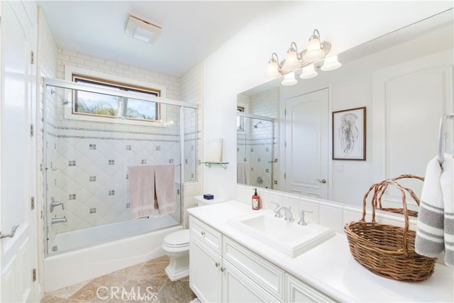 Detail Gallery Image 23 of 67 For 5230 Quakertown Ave, Woodland Hills,  CA 91364 - 5 Beds | 5 Baths