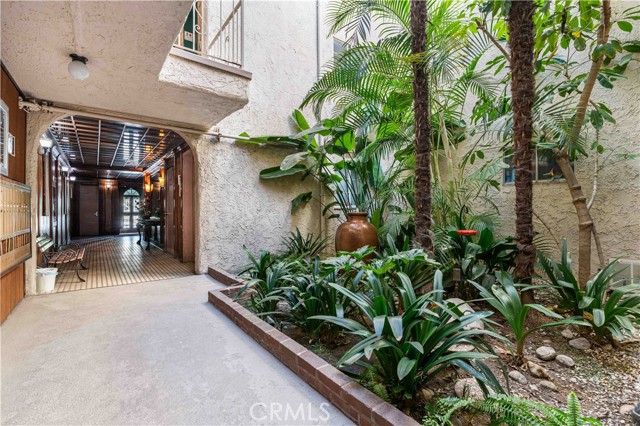 Detail Gallery Image 25 of 25 For 5250 Zelzah 21a,  Encino,  CA 91316 - 2 Beds | 2 Baths