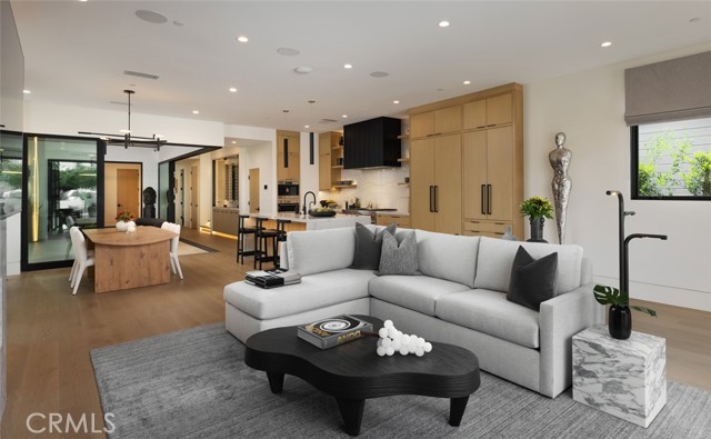 412 Heliotrope Avenue, Corona del Mar CA: https://media.crmls.org/medias/1755bef9-5422-45da-8413-4a6d10ccf808.jpg