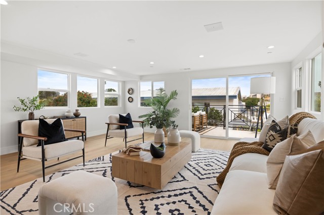 1212 19th Street, Hermosa Beach, California 90254, 4 Bedrooms Bedrooms, ,4 BathroomsBathrooms,Residential,For Sale,19th,SB26062974