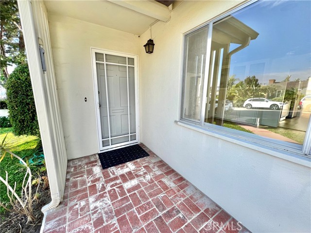 Detail Gallery Image 2 of 22 For 332 Locust St a,  Laguna Beach,  CA 92651 - 2 Beds | 2 Baths