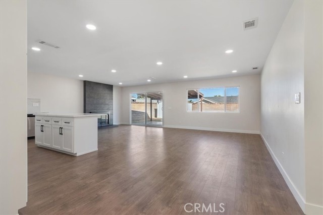 Detail Gallery Image 8 of 32 For 133 E Avenue Q4, Palmdale,  CA 93550 - 4 Beds | 2 Baths