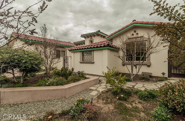 1562 N Empire Lane, Clovis CA: https://media.crmls.org/medias/1757d7ea-3d97-4df8-8ae9-68a94f816775.jpg