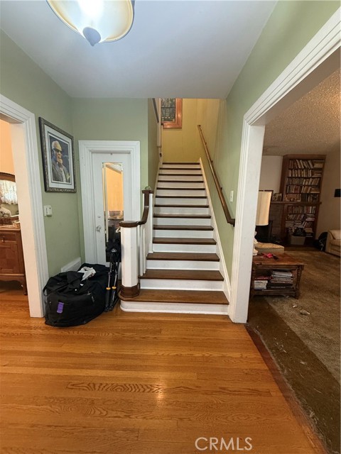 2136 S Victoria, Los Angeles CA: https://media.crmls.org/medias/175834cb-adc4-46d2-8238-2fa691b0310c.jpg
